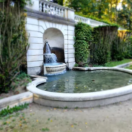 Dark Floral Insolite Jacuzzi Privee Situe A 5 Minutes Du Centre Parking Sur Place Possible * ミュルーズ
