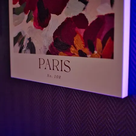 Dark Floral Insolite Jacuzzi Privee Situe A 5 Minutes Du Centre Parking Sur Place Possible * ミュルーズ